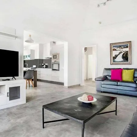 Βίλα Grama Tías